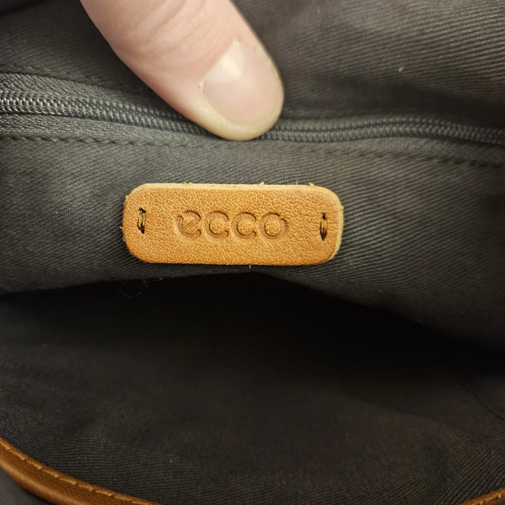 Ecco Brown Leather Crossbody‎ Purse Fabric Lined Outer And Inner Pockets